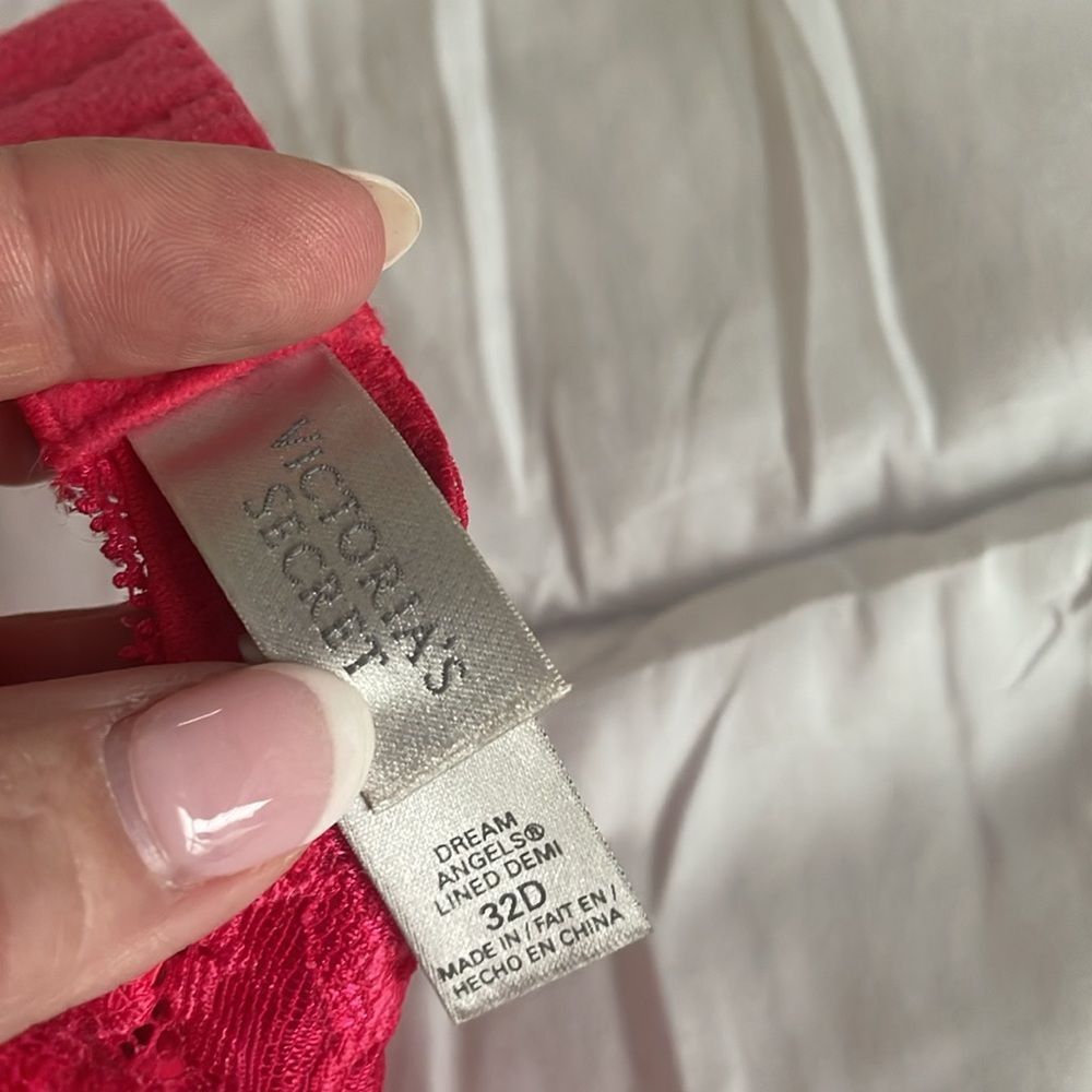 Victoria’s Secret Dream Angels Lined Demi Bra Red Lace w/ Bow & Stone Size 32D - Picture 4 of 4